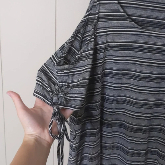 Anthro Eri + Ali Cara Striped Cold Shoulder Tee - Picture 4 of 6